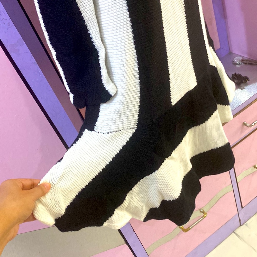 Beautiful ribbed trending stretchable top,looks absolutely stunning, - Picture 8 of 9
